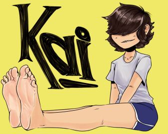 1other ambiguous_gender english_text feet foot_fetish foot_focus hair_covering_eyes hair_over_eyes kai_(tinsay) legs oc presenting_feet sharp_teeth short_hair shorts smile soles solo solo_in_panel t-shirt tinsay_(artist) toes