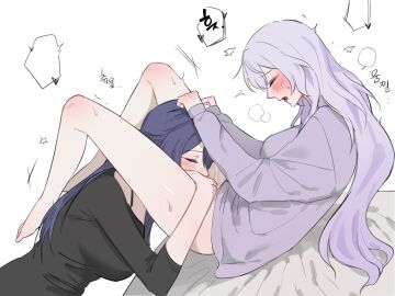 2girls 9_(hcl9fg) acheron_(honkai:_star_rail) bed bed_sheet black_shirt black_swan_(honkai:_star_rail) blush closed_eyes commentary cunnilingus female grabbing_another's_hair heart heavy_breathing holding_another's_leg honkai:_star_rail honkai_(series) korean_text multiple_females multiple_girls on_bed open_mouth oral profile purple_hair purple_sweater shaking shirt sitting speech_bubble sweater white_background white_hair yuri