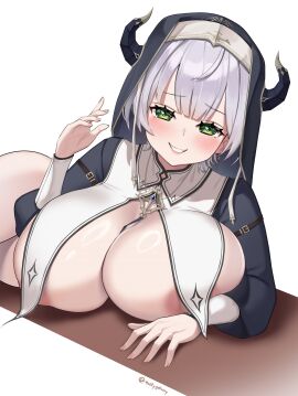 absurdres areola_slip black_dress black_hat blush breast_curtains breasts demon_horns dress female green_eyes grey_hair grin habit hat highres hololive hololive_fantasy hololive_japan horns jewelry large_breasts looking_at_viewer lying necklace official_alternate_costume on_side shirogane_noel shirogane_noel_(7th_costume) signature solo tasty_(dudwofla) teeth virtual_youtuber white_background