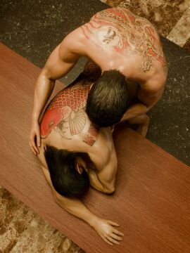 3d bent_over bird's-eye_view blender dragon_tattoo face_hidden gay gay_sex irezumi kiryu_kazuma koi_fish_tattoo koitears like_a_dragon_(series) male male_only multiple_boys multiple_males muscular muscular_male nishikiyama_akira not_incest ryuu_ga_gotoku sworn_brothers tattoos top_view warm_lighting yakuza_(series)