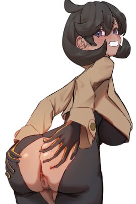 absurdres anus ass black_bodysuit black_hair bodysuit breasts brown_jacket dark-skinned_female dark_skin emma_(pokemon) female female_pubic_hair from_behind grabbing_own_ass grin highres jacket kaba_(hama) large_breasts long_sleeves looking_back matiere_(pokemon) matiere_(pokemon_legends:_z-a) pokemon pokemon_legends:_z-a pubic_hair purple_eyes pussy short_hair simple_background smile solo torn_bodysuit torn_clothes uncensored white_background